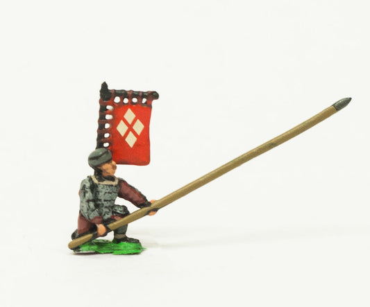 Samurai: Ashigaru in Helmets with Yari & Back Banner, Kneeling SAM22