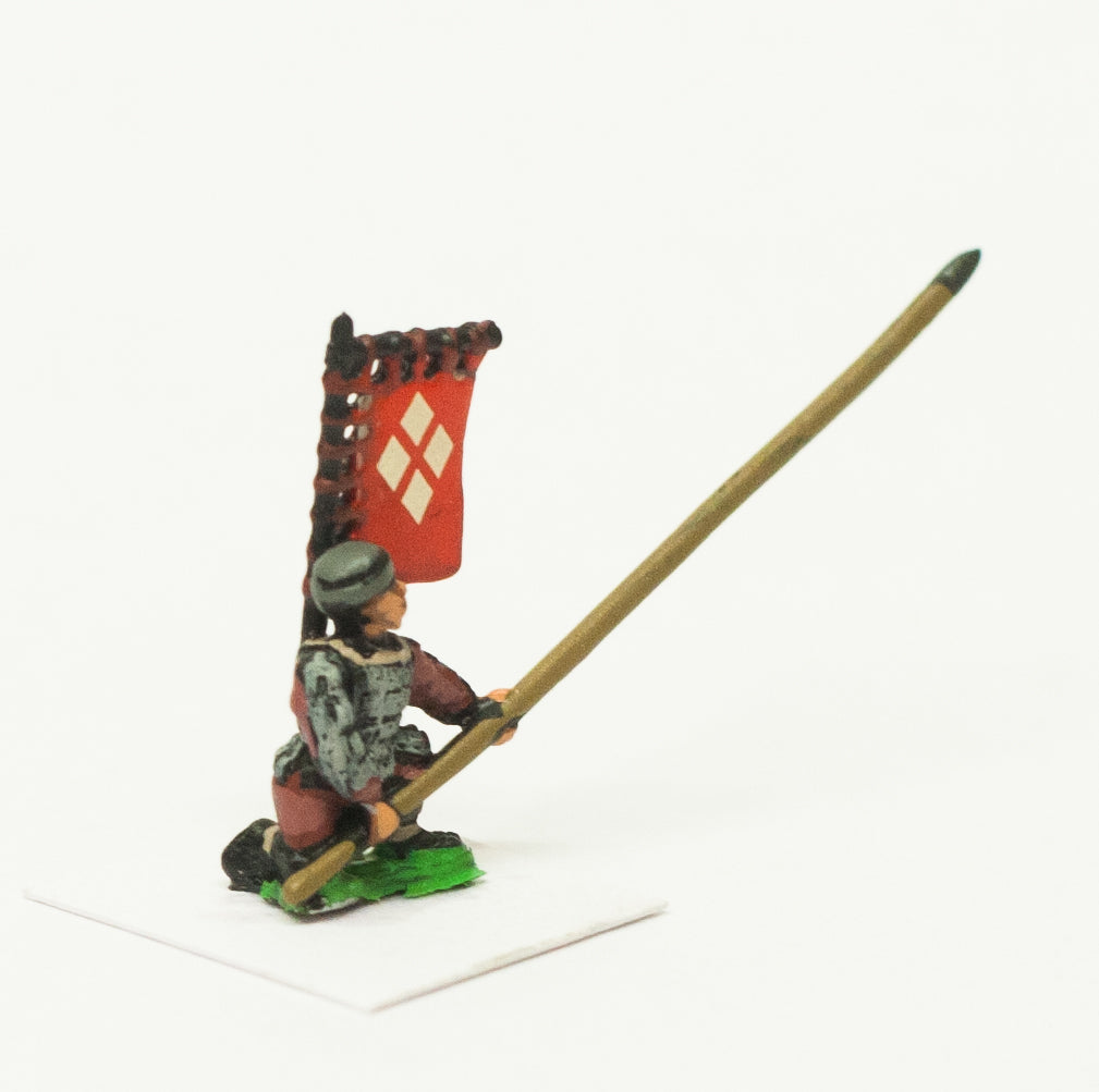 Samurai: Ashigaru in Helmets with Yari & Back Banner, Kneeling SAM22