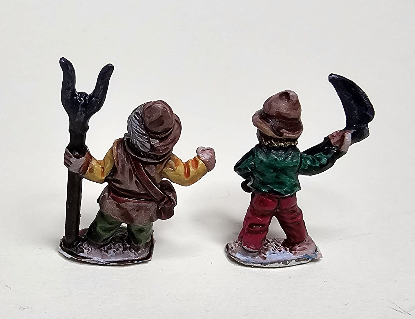 DD61 Halflings with farm tools