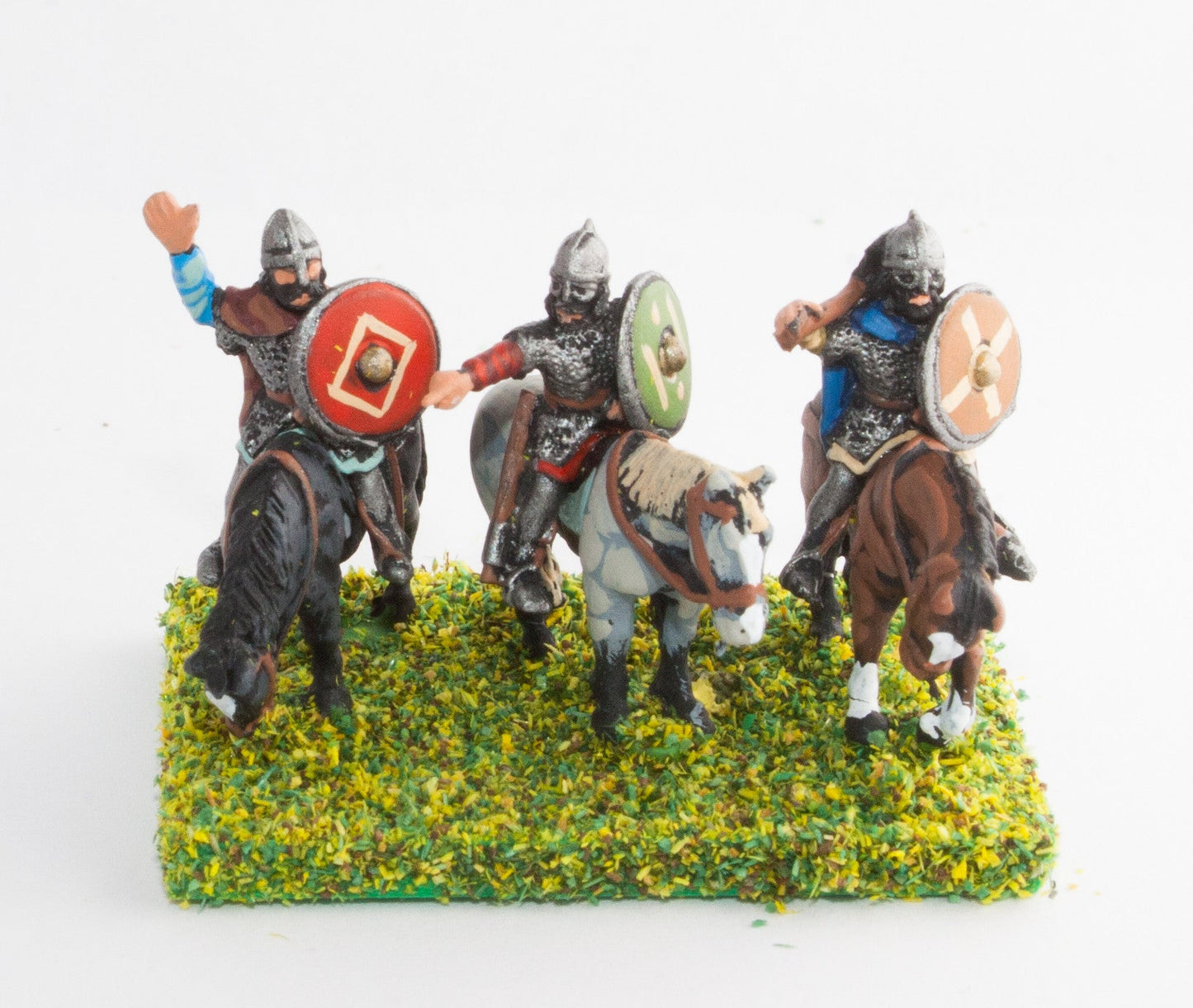 Dark Age: Heavy Cavalry Ibn Mail with Assorted Weapons & Round Shield DGS2