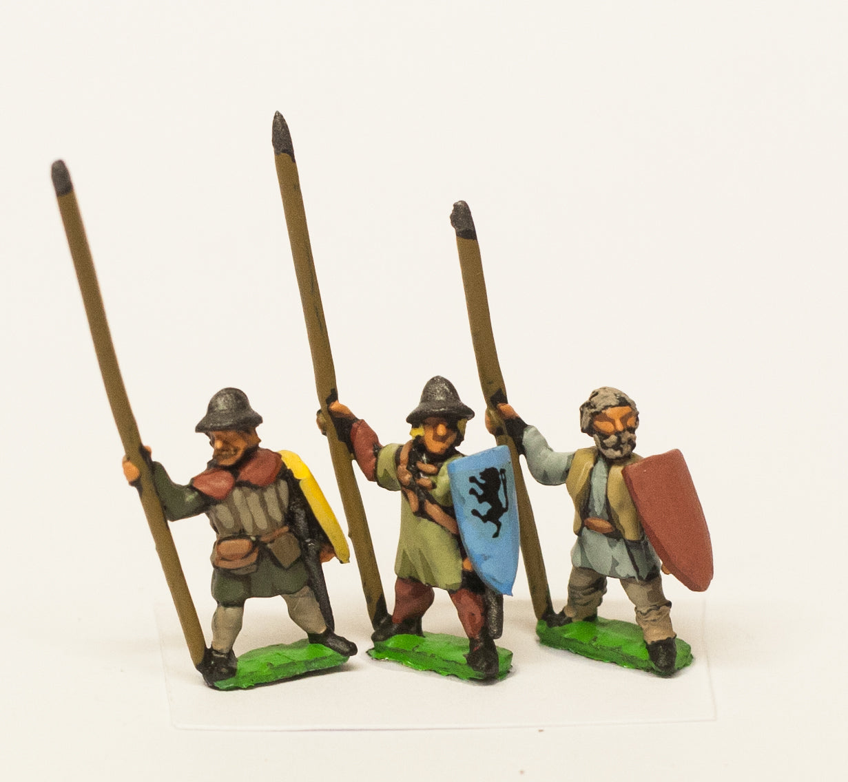 Medium Infantry in Assorted Helms with Long Spear & Large Shield MID34