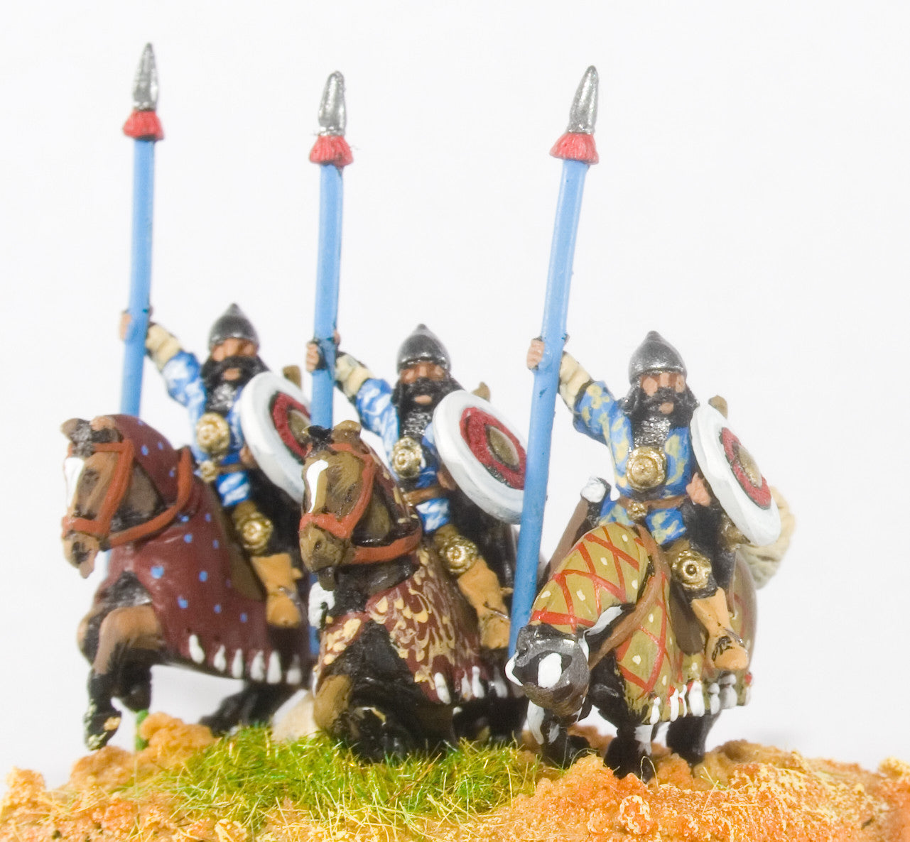 Moghul Indian: Heavy / Medium Cavalry with Bow, Shield & Upright Spear, on Barded Horse MOG4